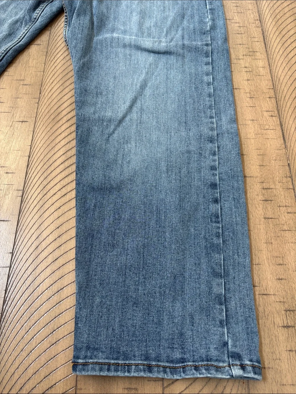 Wrangler Men’s Light Blue Relaxed Fit Jeans